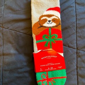 Women’s 4-10 size fuzzy Christmas socks sloth